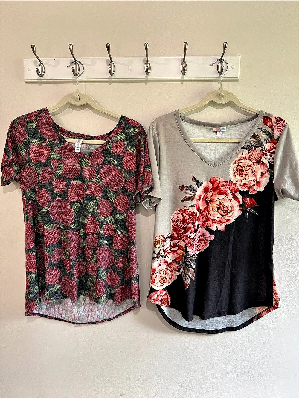 Lularoe Floral Short Sleeve Tops Size Small Like New